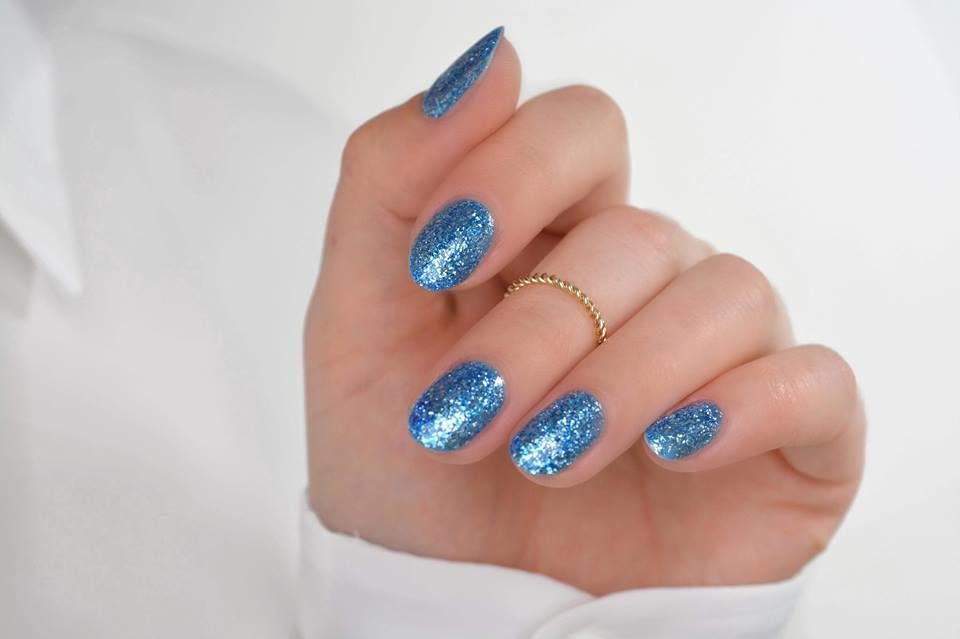 Nails Unghie azzurre e blu e nailart con glitter