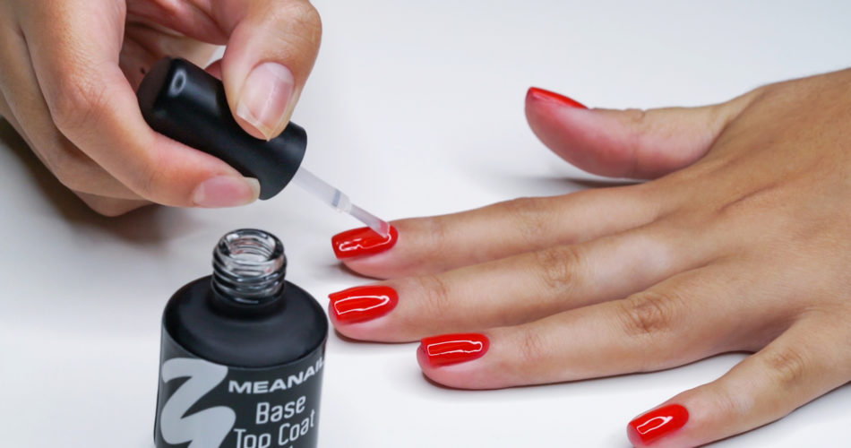 Comment poser et enlever son vernis semipermanent à la maison